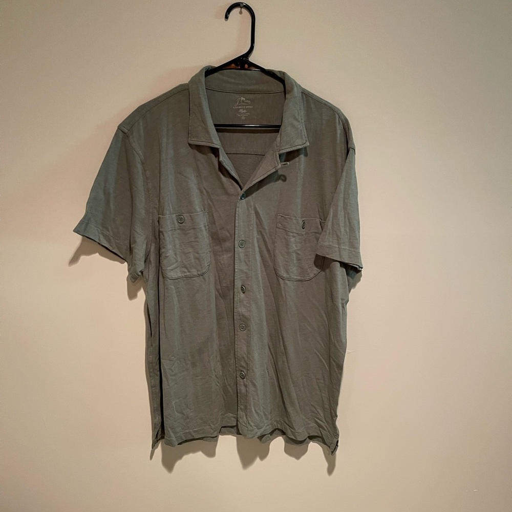 J. Crew Green Casual Button Down Shirt with Relaxed Fit
